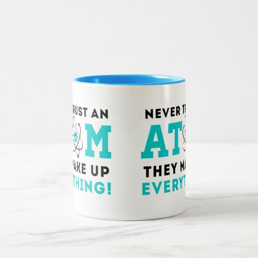 決して原子を、それら構成しますすべてを信頼しないで下さい ツートーンマグカップ (中央)