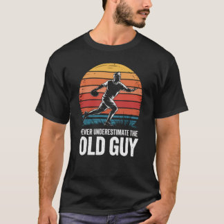 決して古い男を過小評価しない究極のフリスビーP Tシャツ