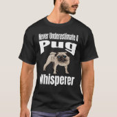 決して小さなささやき犬の恋人の所有者を過小評価しない Tシャツ (正面)