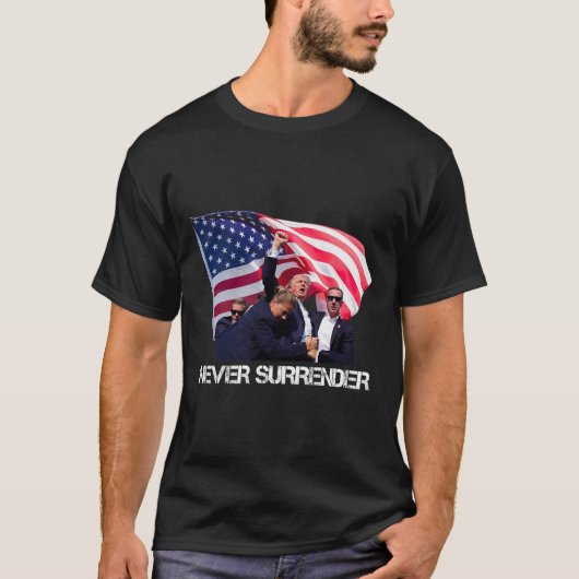 決して引き渡さないティー Tシャツ (正面)