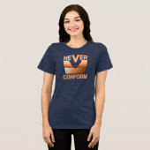 決して従わない - 地質学者の角度不整合 トライブレンドTシャツ (正面全面)