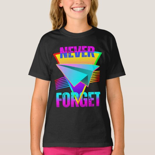 決して忘れない紙飛行機 Tシャツ (正面)