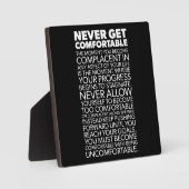 決して快適に過ごす – 成功やる気を起こさせる フォトプラーク (正面)