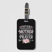 決して母親を過小評価しない祈りの言葉 ラゲッジタグ (正面縦)
