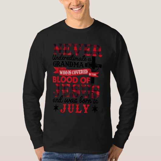 決して祖母を過小評価しない7月誕生日母 Tシャツ (正面)