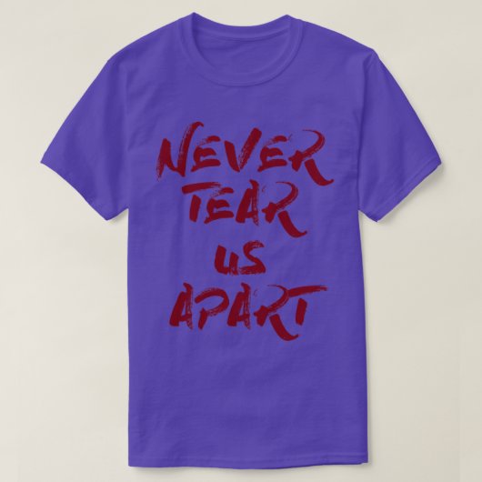 決して私たちを引き裂いてブルゴーニュ Tシャツ (デザイン正面)