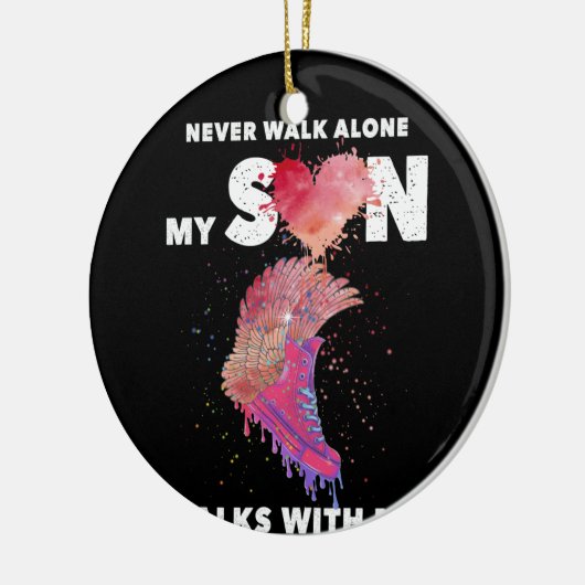 決して私の息子が私の天使の翼と一緒に歩く単独で歩かない セラミックオーナメント (左)