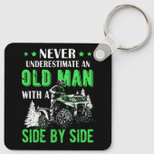 決して老人を過小評価しないオフロードUtv Atv Sid キーホルダー (裏面)