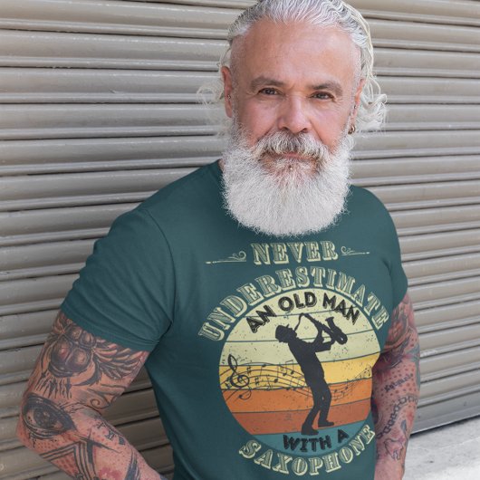 決して老人を過小評価しない – サックス Tシャツ