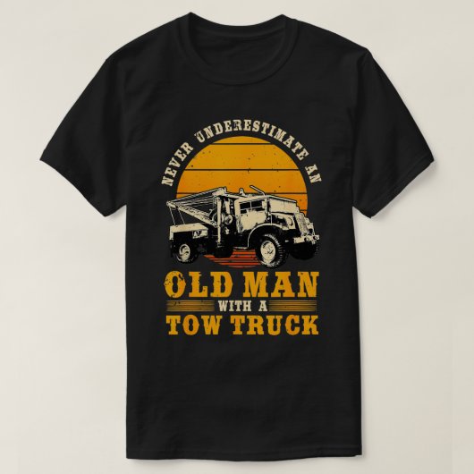 決して老人を過小評価しない Tシャツ (デザイン正面)