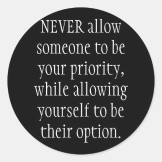 決して誰かがあなたの優先順位になることを許さない一方で… ラウンドシール