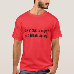 決して警察官に、私話しませんブタラテンを話さないで下さい Tシャツ