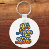 決して遅すぎることはない キーホルダー (裏面)