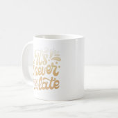 決して遅すぎることはない コーヒーマグカップ (正面左)