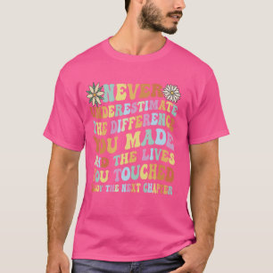 決して過小評価しない幸福な退職した退職 Tシャツ