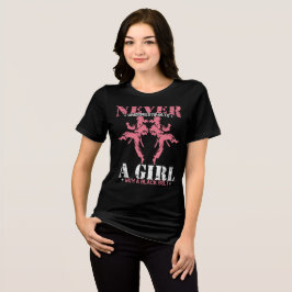 決して黒いベルトを持つ少女を過小評価しない トライブレンドTシャツ