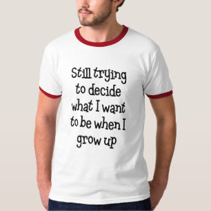 決定することをまだ試みます… 灰色か赤いTシャツ Tシャツ