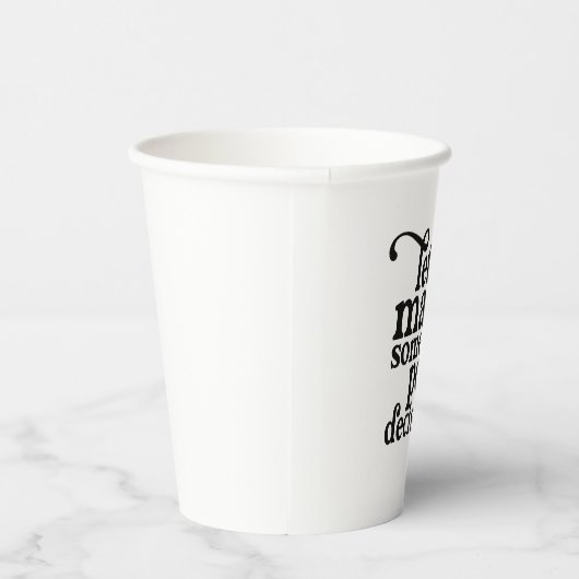 決議案を行う 紙コップ (右)