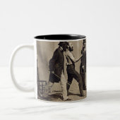 決闘(写真) ツートーンマグカップ (左)