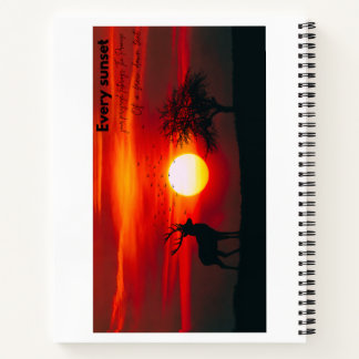 沈む夕陽 新たな夜明け シカのシルエット スパイラルノート📒 ノートブック