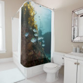 沈没船はサンゴ礁に隠れ、魚の学校 シャワーカーテン (インサイチュ)