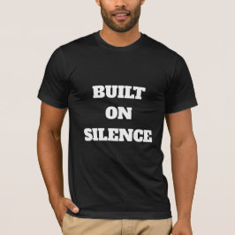 沈黙の上に築かれた Tシャツ