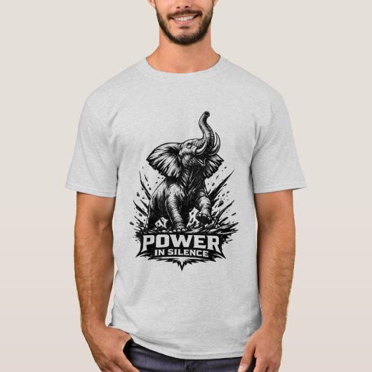 沈黙の中の力" ゾウ 勇気と知恵 Tシャツ (正面)