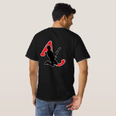 沈黙の響き:ミニマリスト・ロックのシルエット Tシャツ (裏面フル)