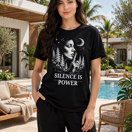 沈黙は力 - 神秘的な森の月の魔女 トライブレンドＴシャツ