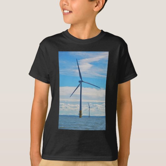 沖合いの風力発電地帯 Tシャツ (正面)