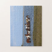 沖合を歩くアサテーハ島馬 ジグソーパズル (縦)