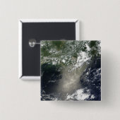 油の縞模様とリボンの衛星ビュー 缶バッジ (正面&裏面)