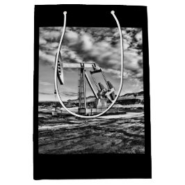 油ポンプ装置（パンプジャック）の白黒 ミディアムペーパーバッグ