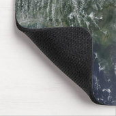 油流出の衛星表示 マウスパッド (コーナー)