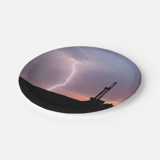 油田の稲妻の紫色の日の出 ペーパープレート (アングル)