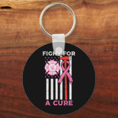 治癒消防士の米国の国旗の乳がんの闘い キーホルダー (正面)