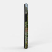沼の上の葦に乗った緑のカエルは Case-Mate iPhoneケース (裏面/右)