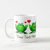 沼地に生まれた緑の幸せ救なカエル コーヒーマグカップ (左)