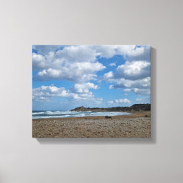沿岸のそよ風 - 曇った空と太陽の輝く海岸 キャンバスプリント