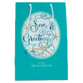 沿岸のクリスマスの海とグリーティングヒトデ ミディアムペーパーバッグ (正面)