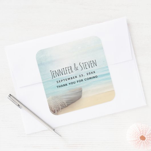 沿岸のビーチシーンと魚釣りボートありがとう スクエアシール (封筒)