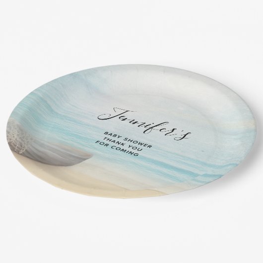 沿岸のビーチシーンと魚釣りボートシャワー ペーパープレート (アングル)