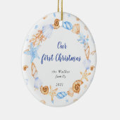 沿岸の海のシェル私たちの初めてのクリスマス写真 セラミックオーナメント (右)