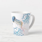 沿岸の青いクラゲと海のサンゴの水色 カフェラテマグ (右アングル)