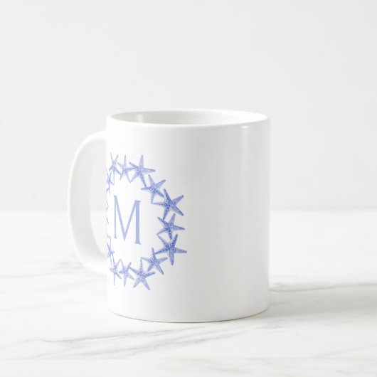 沿岸の青と白ヒトデリースモノグラム コーヒーマグカップ (正面左)