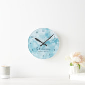 沿岸ティール(緑がかった色)ブルーファミリービーチハウス ラウンド壁時計 (ホーム)