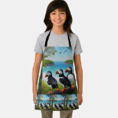 沿岸トリオ：油のビーチで3つのパフィン エプロン (インサイチュ)