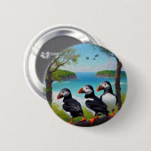 沿岸トリオ：油のビーチで3つのパフィン 缶バッジ (正面&裏面)