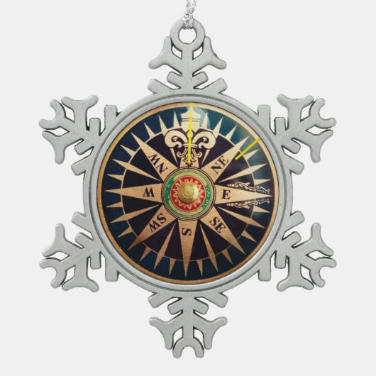 沿岸ビーチの航海ので旧式なコンパス スノーフレークピューターオーナメント (正面)