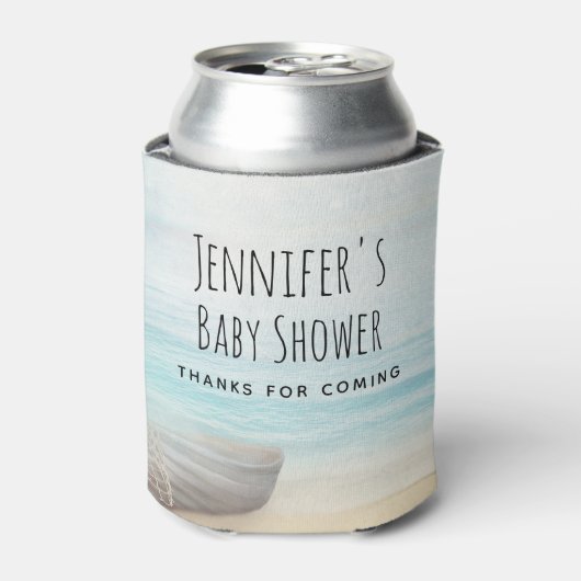 沿岸ビーチシーンと魚釣りボート赤ちゃんシャワー 缶クーラー (缶正面)